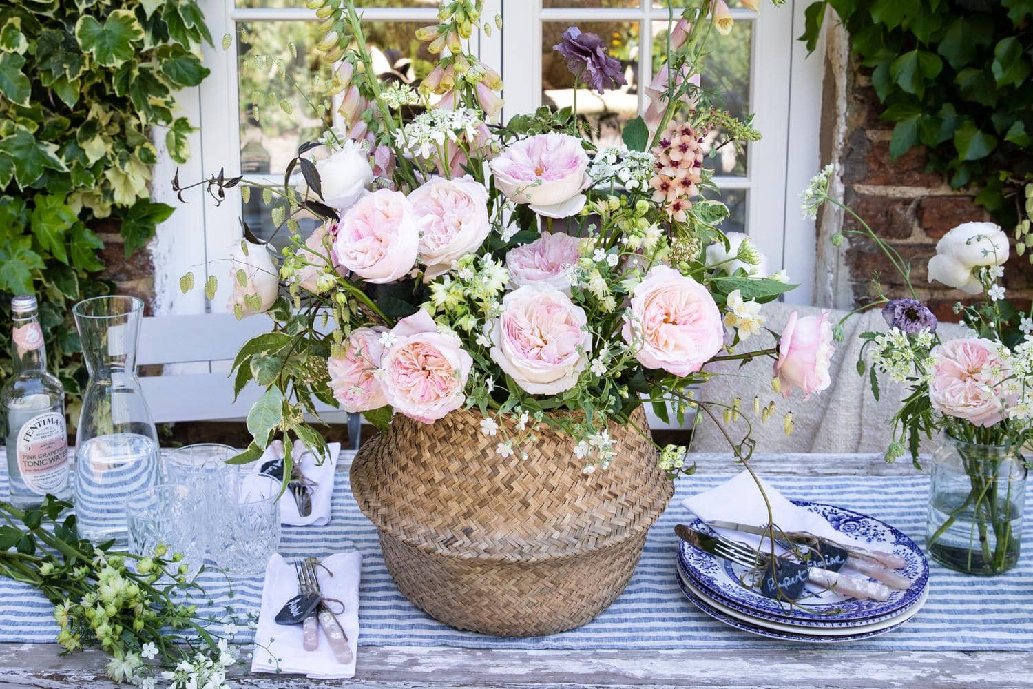 Outdoor party inspiration with David Austin Roses