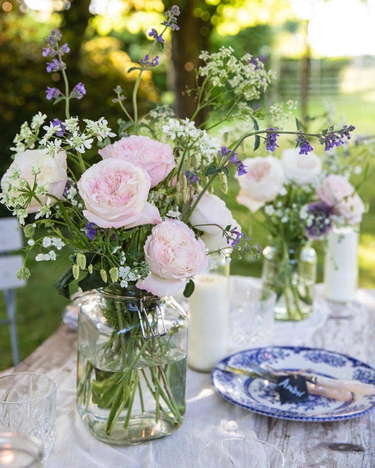 Vase arrangement with Keira Roses