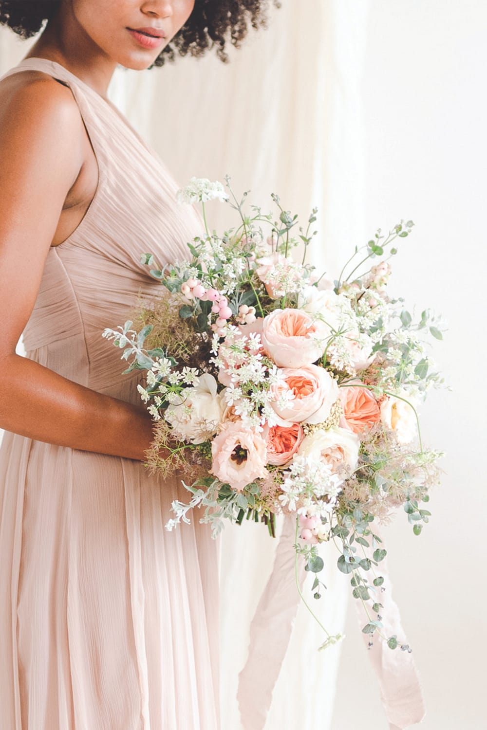 Bouquet da sposa della holding della sposa