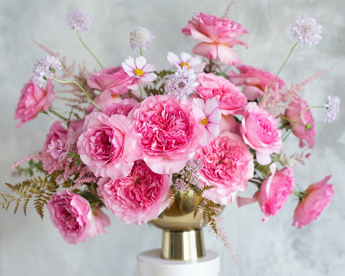 Rosa Blumenarrangement