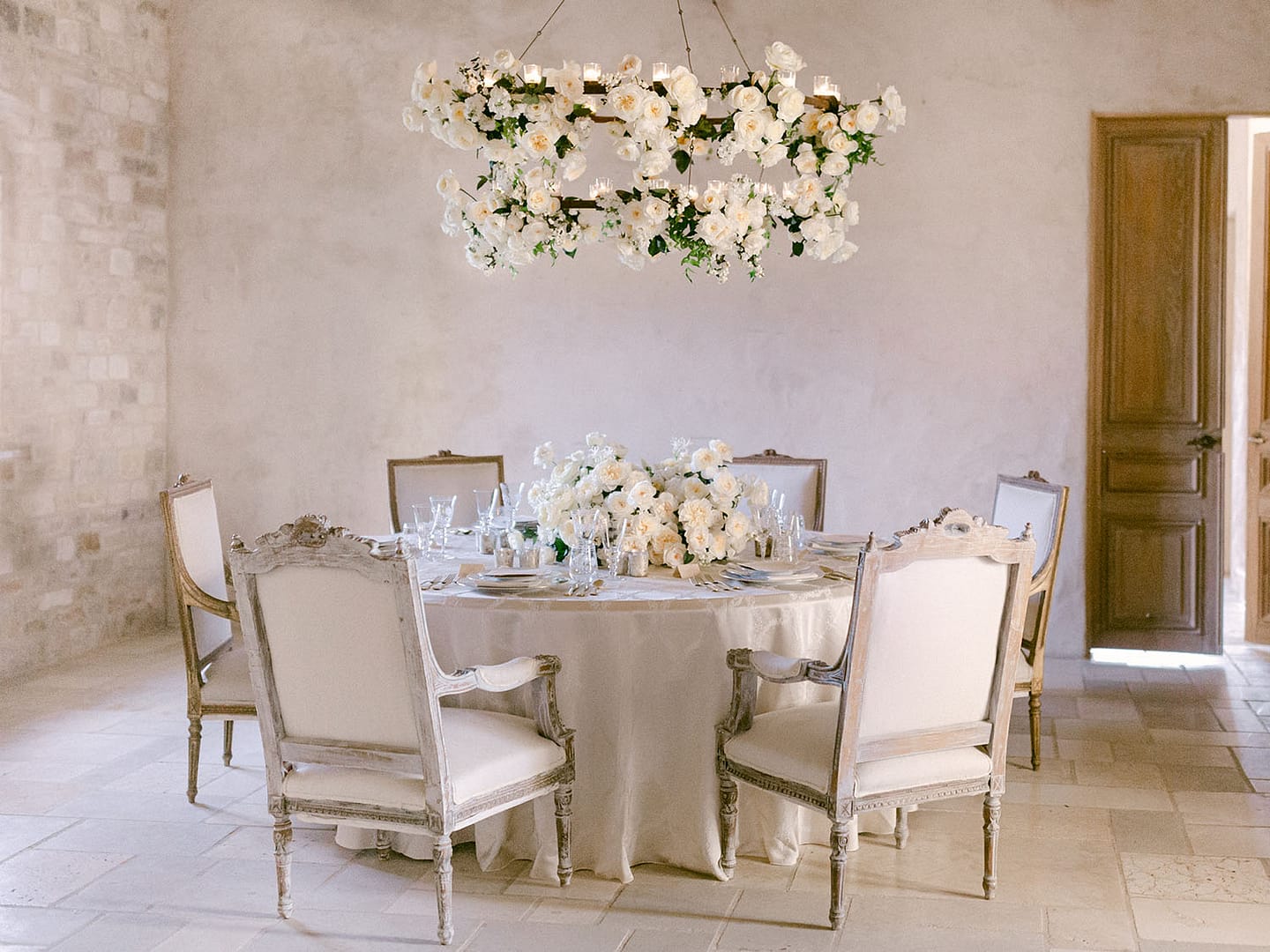 20 Creative Ways to use Roses in Your Wedding Décor - David Austin