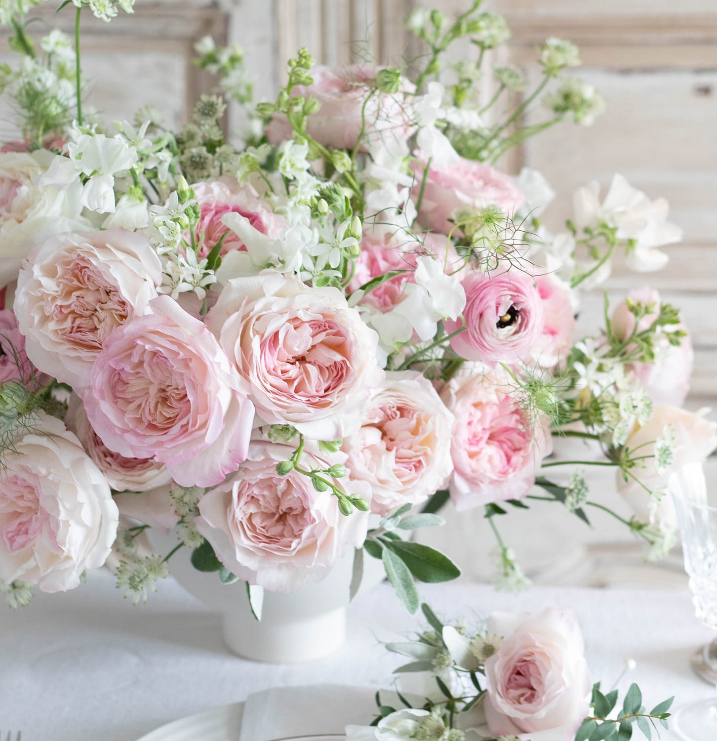 Keira Rose Hochzeitstisch Blumenarrangement in Urne