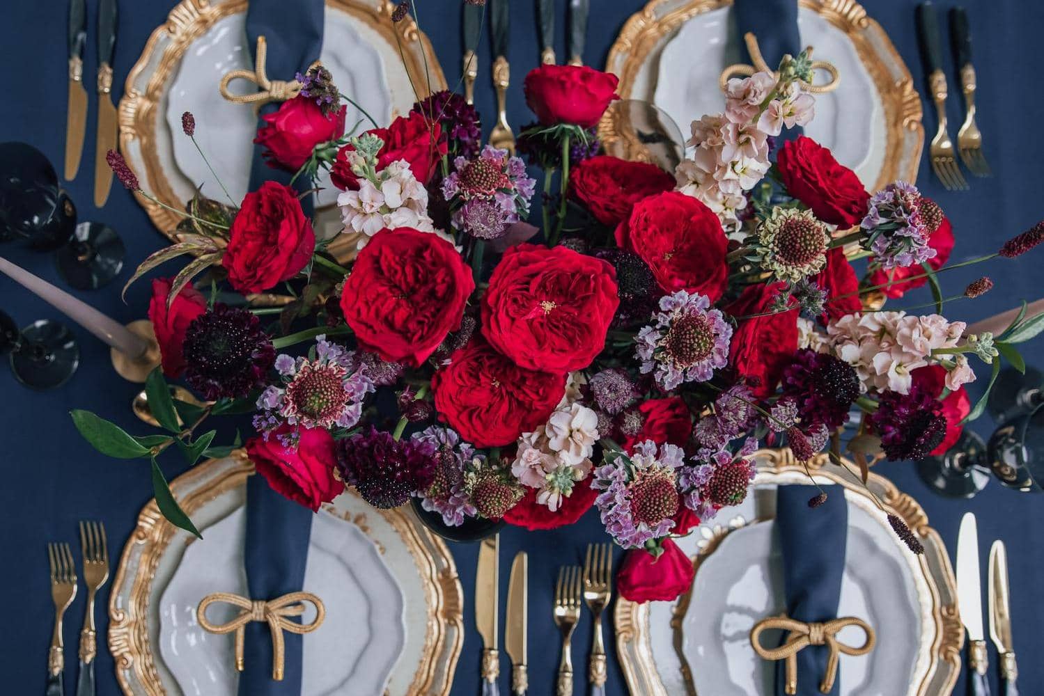 Tess الورود الحمراء لديفيد أوستن زينة المائدة
