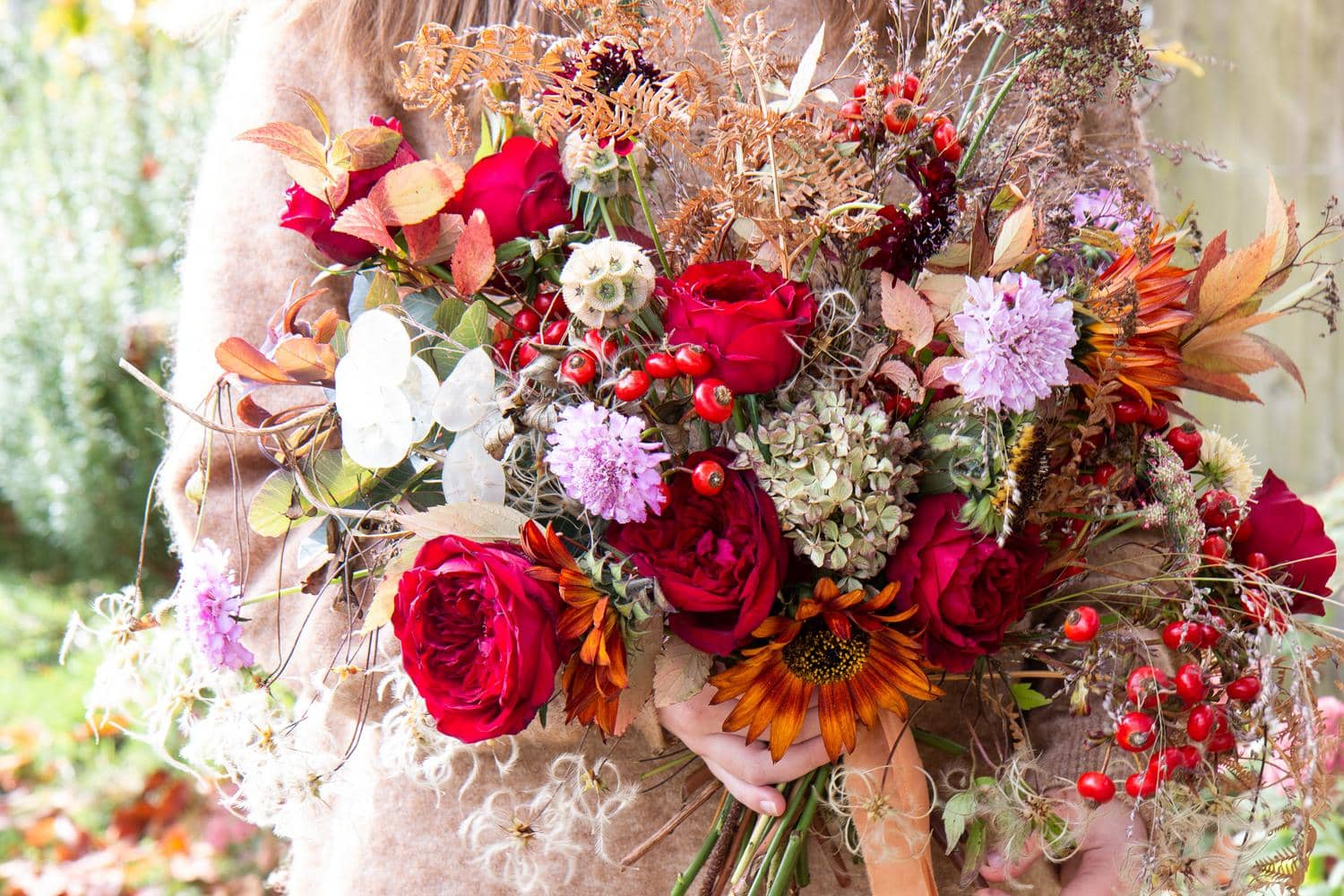 Tess Bouquet da sposa autunnale con rose rosse