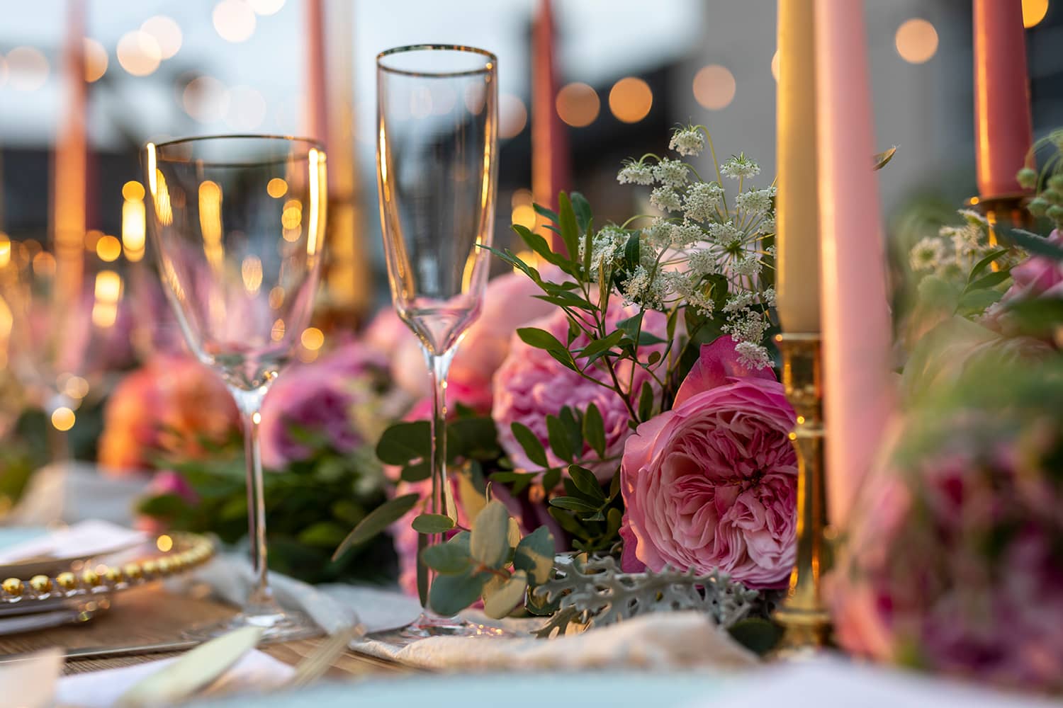 Constance rosas banquete mesa decoraciones boda