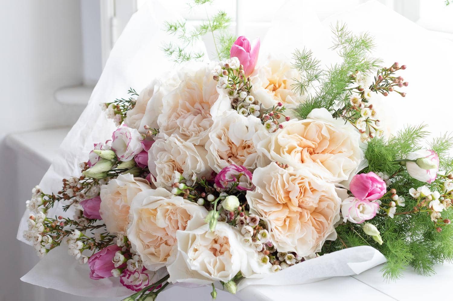  Regalos para el día de San Valentín para ella, ramos de flores  de rosas para siempre, regalos para mujeres, rosa roja clásica en cúpula de  vidrio en base de madera, 2