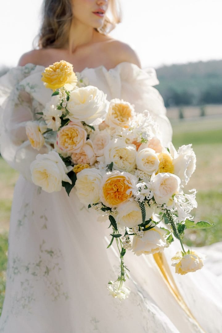 Bouquet Da Sposa In Giallo Con Rose In Schiuma, Cristalli E Nastri Di Raso - Per Damigelle E Lancio