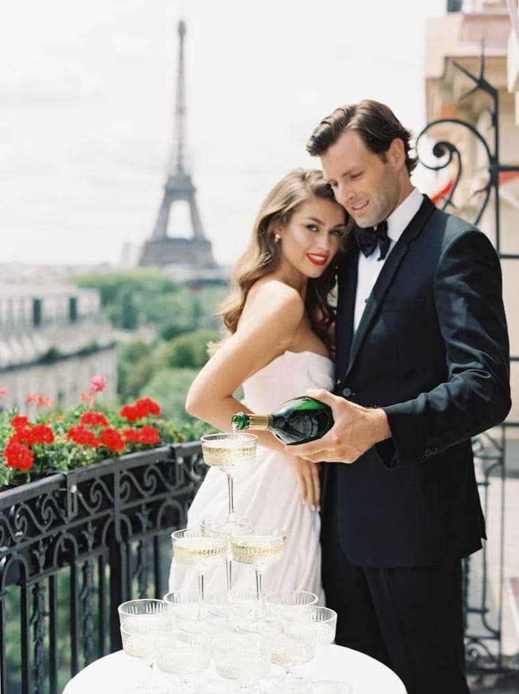 برج الشمبانيا في حفل زفاف باريس