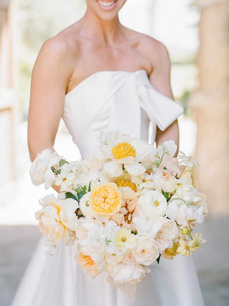 Ramo de rosas para bodas en tonos melocotón y naranja
