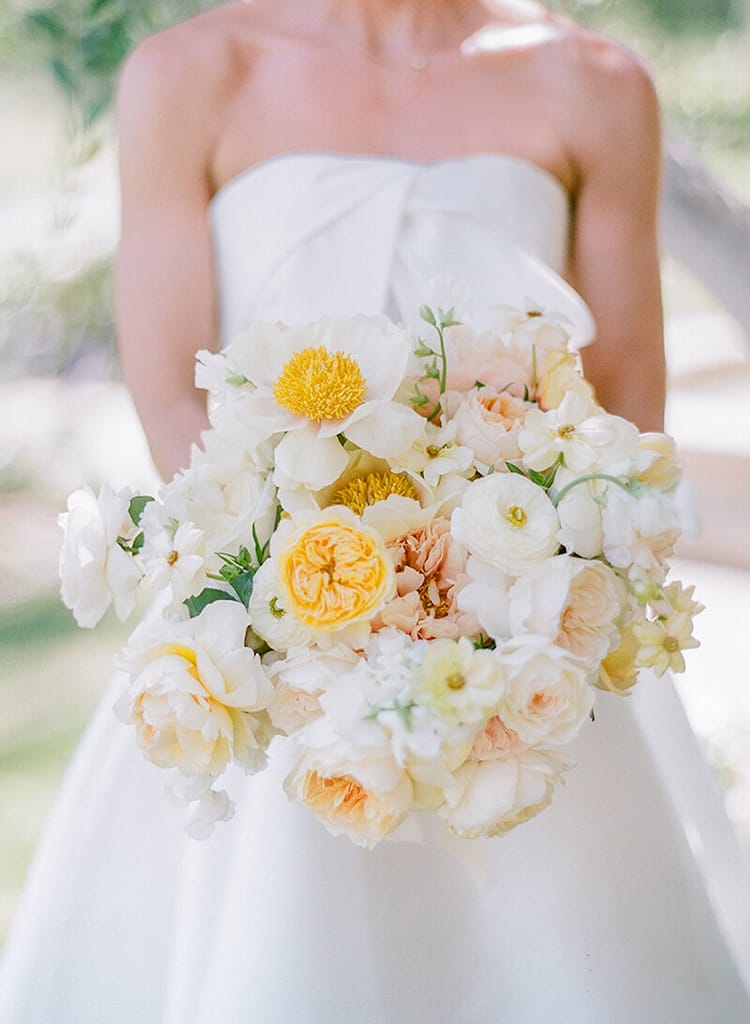 Difference Between David Austin Wedding Roses and Garden Shrubs