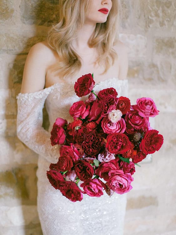 ピンクと赤の結婚式の花