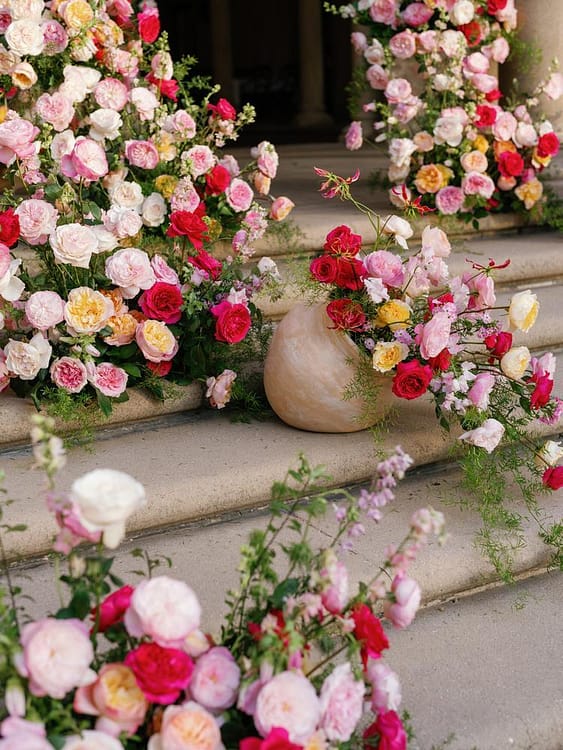 colourful-outdoor-wedding-florals