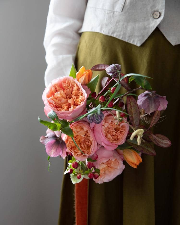 Edith Bouquet regalo legato a mano con rose