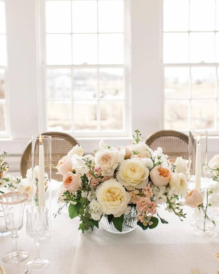 結婚式のテーブルのための花のアイデア