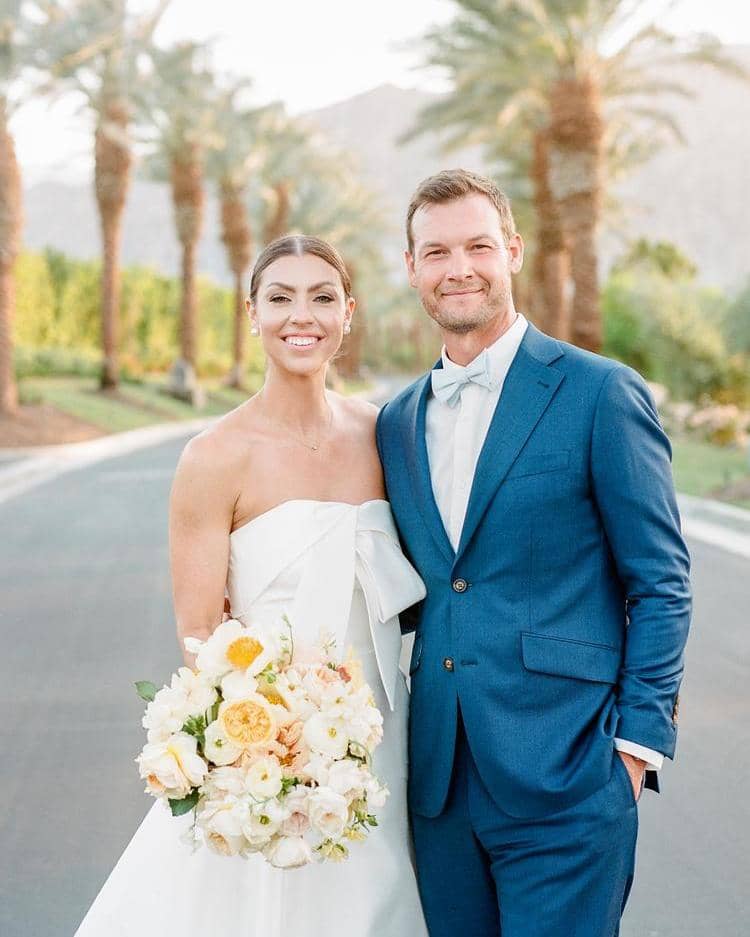 Bräutigam an ihrem Hochzeitstag in Palm Springs