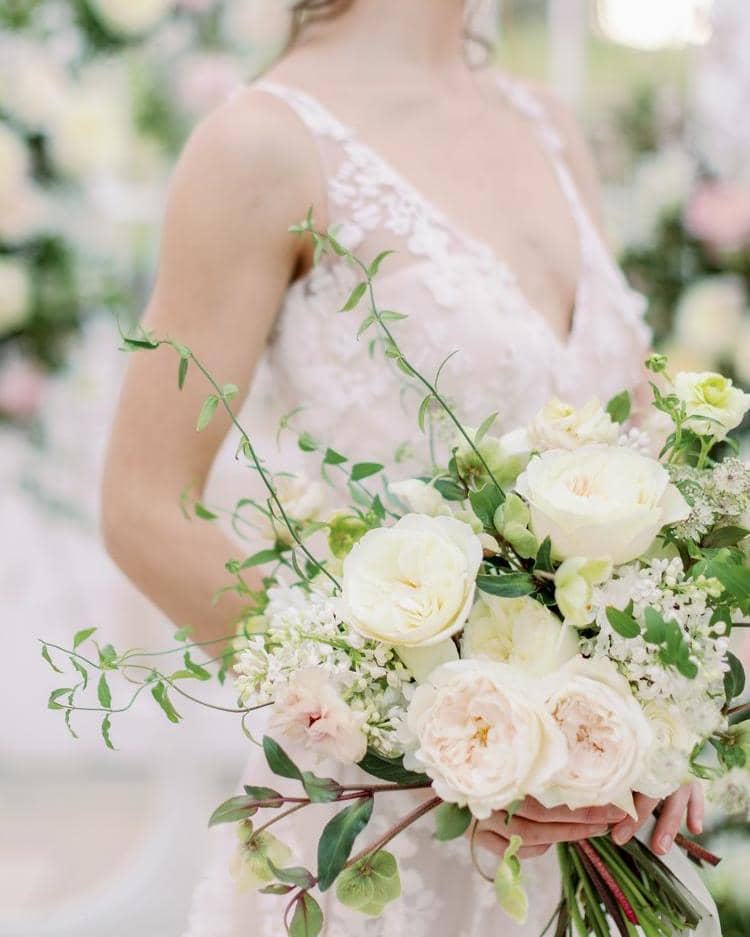 Bouquet da sposa bianco e rosa cipria