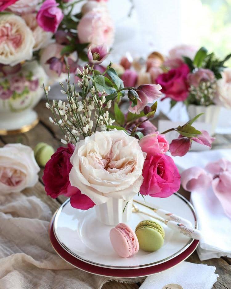 Decoraciones florales para la fiesta del té del día de la madre