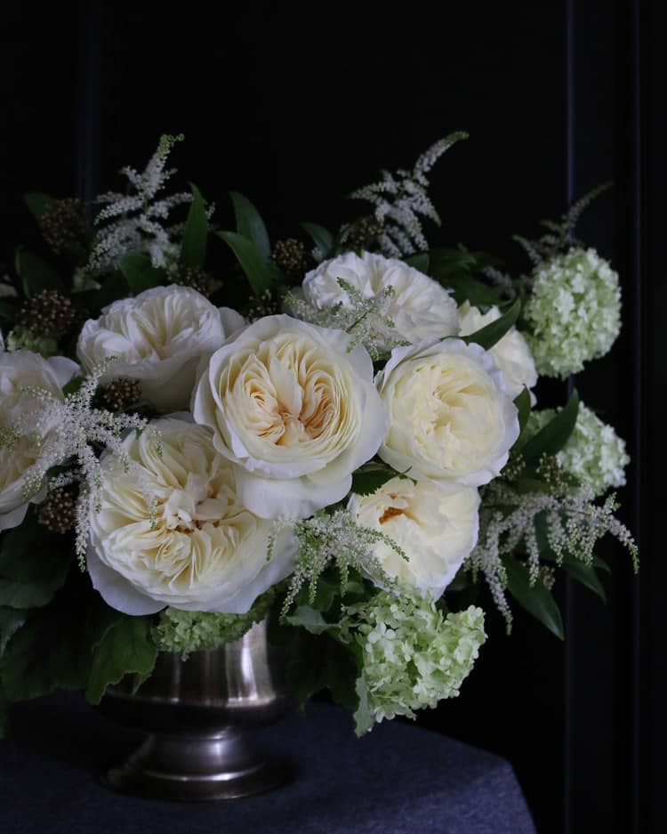 Weiße Rosen für Hochzeitsdesigns