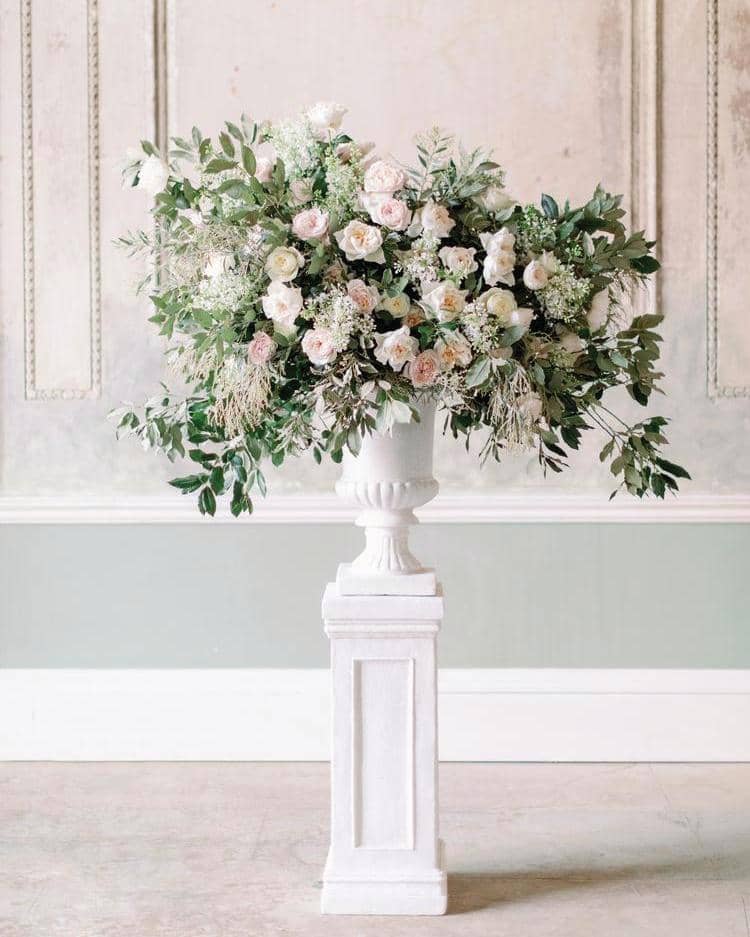 Hochzeitsurne Blumenarrangement