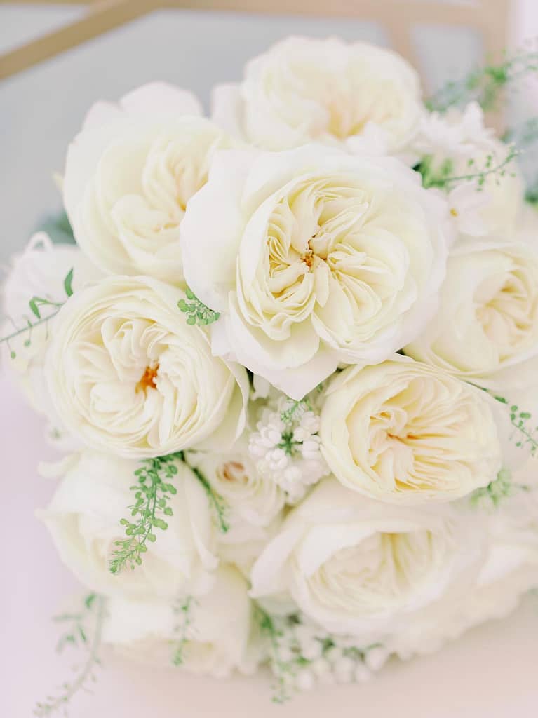 白い結婚式の花