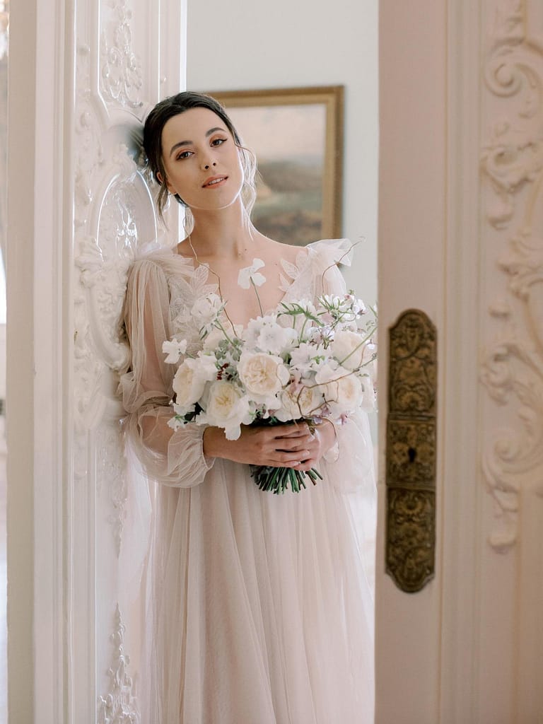 Reinheit – eine elegante cremefarbene Hochzeitsrose