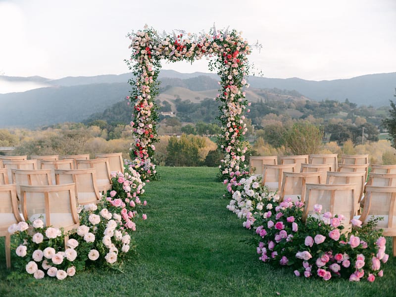 outdoor-wedding-arch