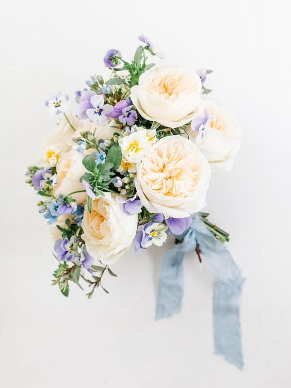 weiße Hochzeitsrosen