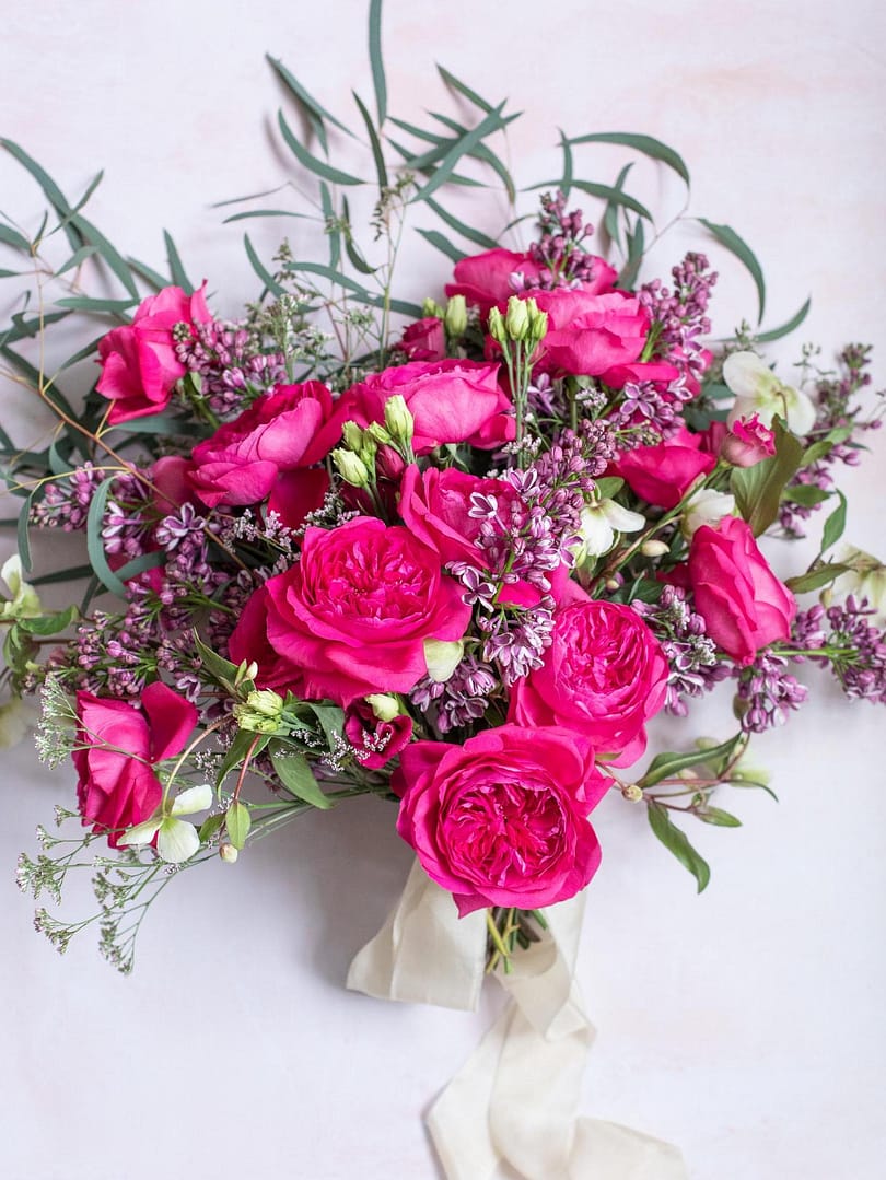 Una splendida resa da 32 K, elegante campo di petali di rose rosse