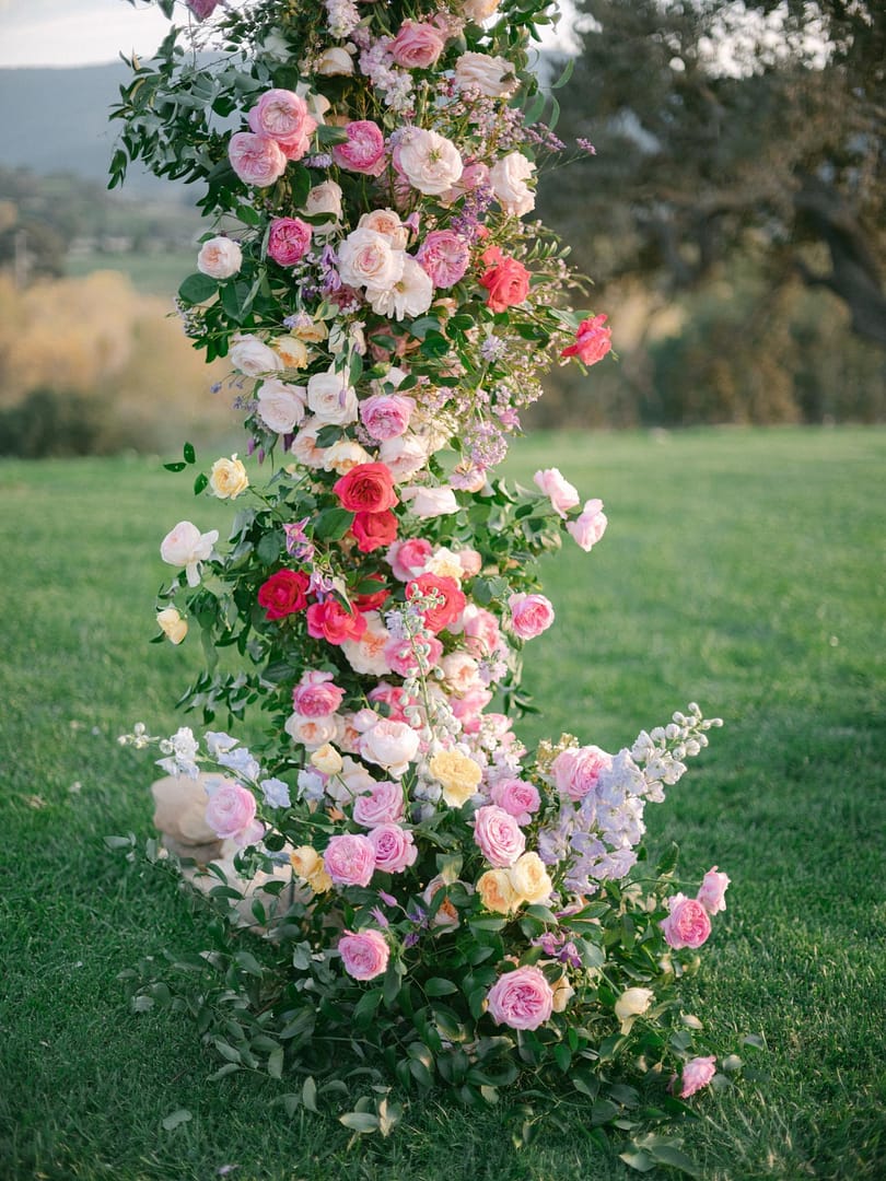 outdoor-wedding-arch