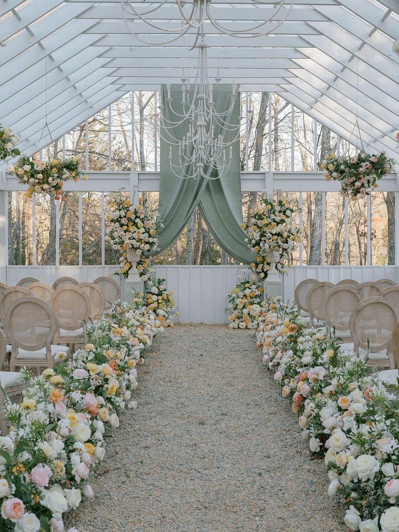 Cómo poner los pétalos de flores en una boda - Foto 1