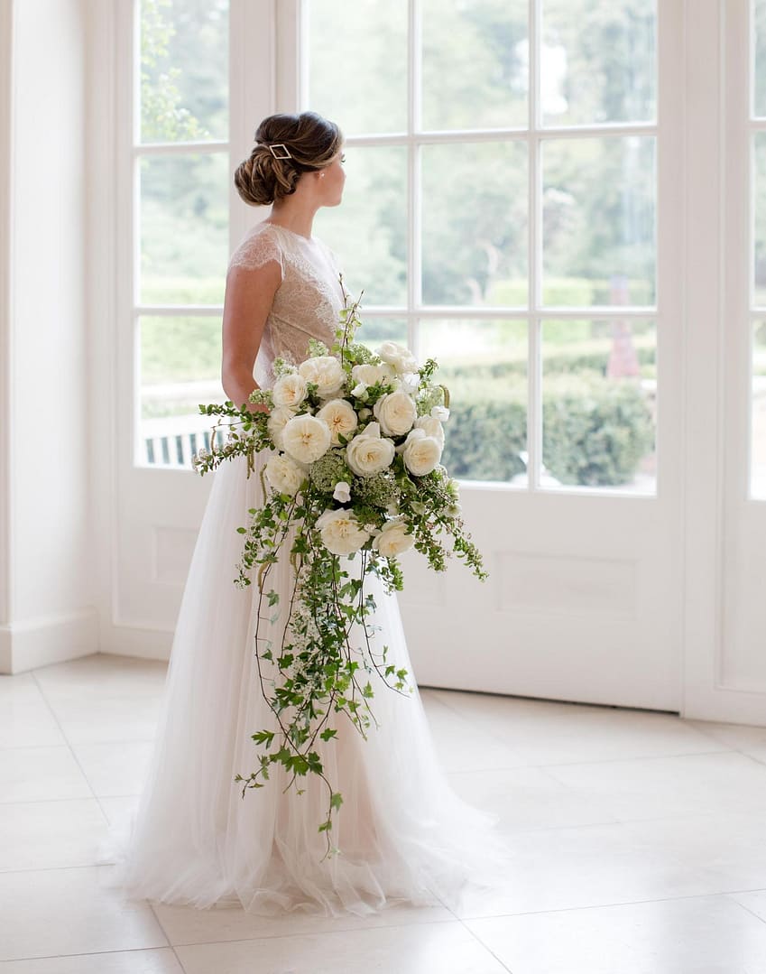 Conceptions de bouquet de mariage de roses blanches